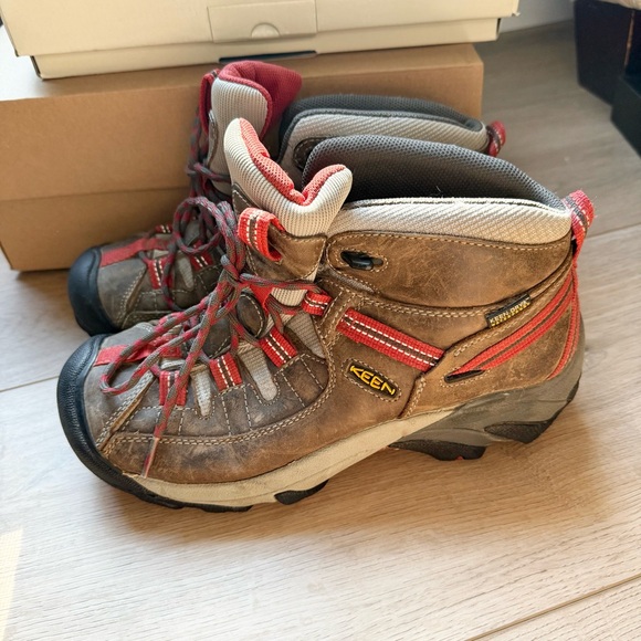 KEEN Targhee II mid women’s Brown and Red leather Hiking Boots - Picture 2 of 8